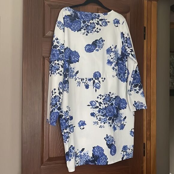 Gorgeous Blue Floral Wrap Style Dress - Picture 6 of 8